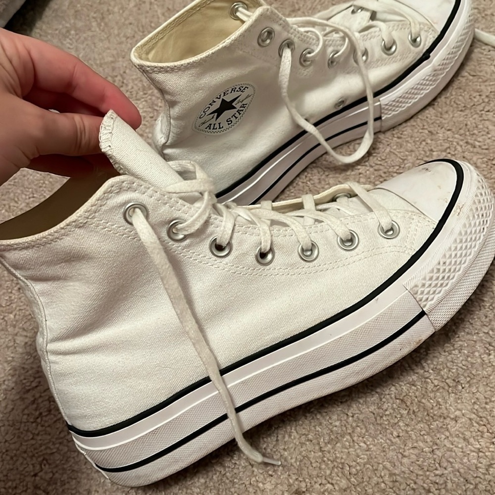 size 7.5 women’s white platform converse